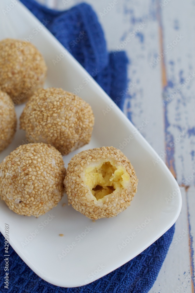 Sesame seed balls or Onde-onde. Indonesian traditional street food. glutinous rice flour stuffed with mung bean paste coated with sesame seeds Sesame seed balls or Onde-onde. Indonesian traditional street food. glutinous rice flour stuffed with mung bean paste coated with sesame seeds
