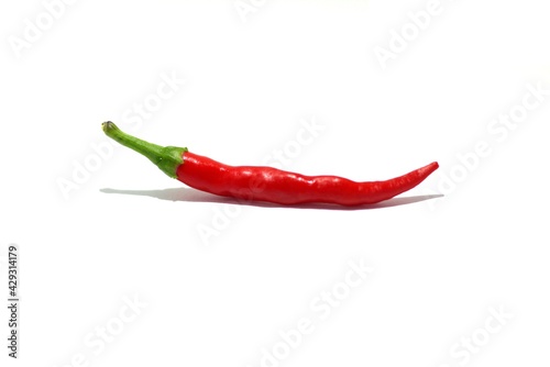 Fototapeta Naklejka Na Ścianę i Meble -  Pimenta Caiena no Fundo Branco, Pimenta no fundo branco, pimenta vermelha no fundo branco