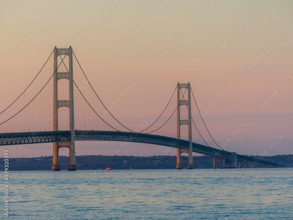 Fototapeta premium summer sunset on the Mackinac bridge - Michigan