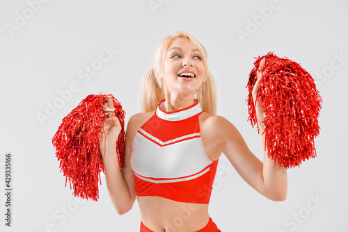 Beautiful cheerleader on li...