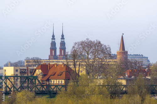 wieże Opola z katedrą i Wieżą Piastowską