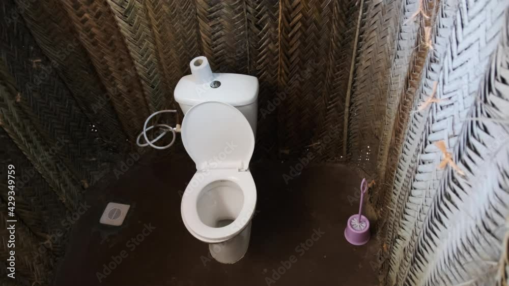 Vidéo Stock Toilet in an African grass hut, Zanzibar. Bathroom in a