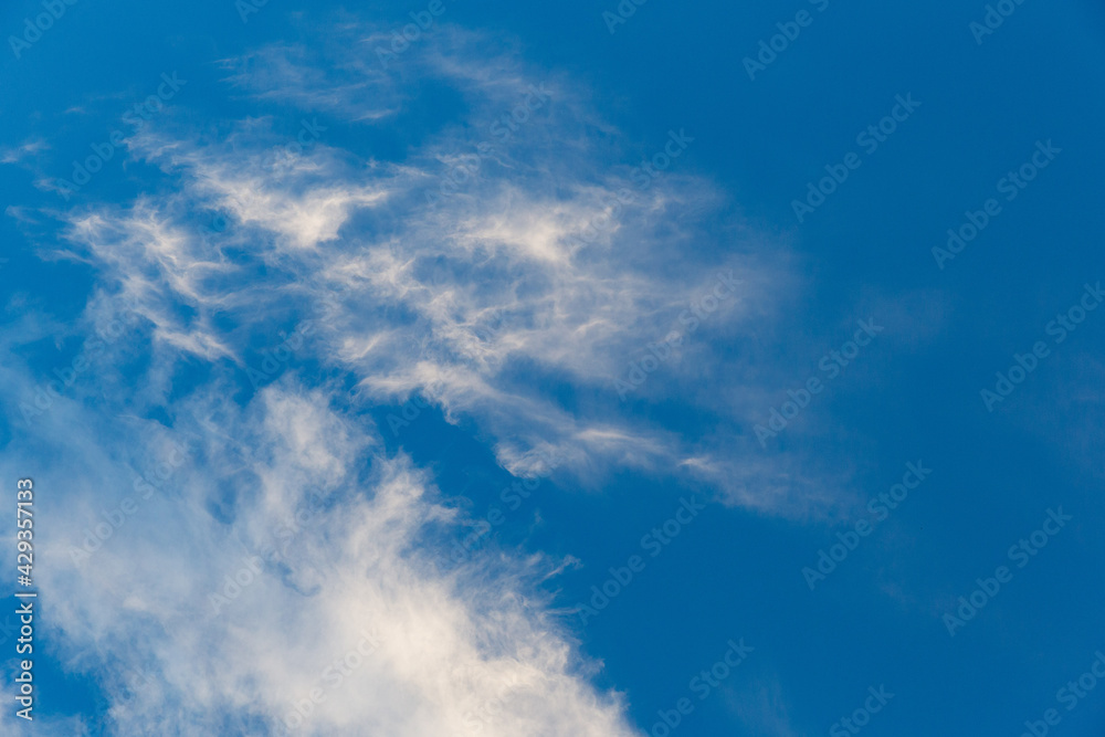 Zirruswolken im Himmel