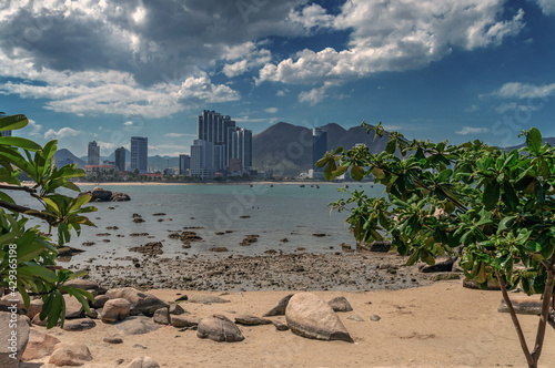 view of the city buildings and Tuyjoa