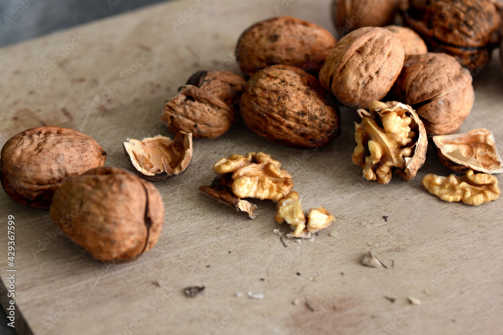 Photo horizontal close-up of broken nuts health food Photo horizontal close-up of broken nuts health food
