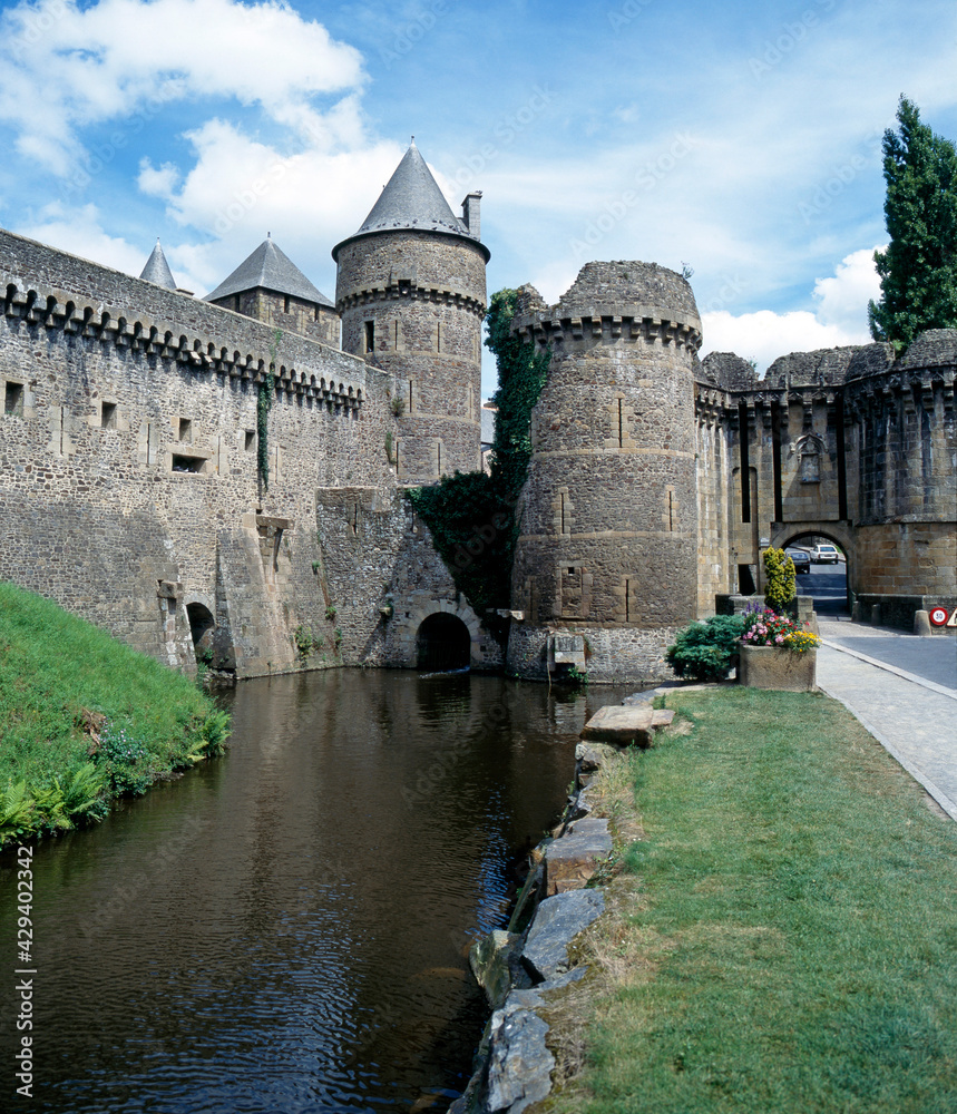 Burg Fougeres