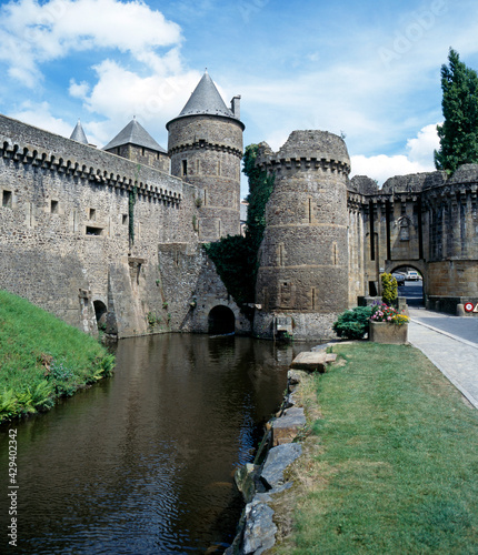 Burg Fougeres photo