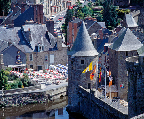 Burg Fougeres photo