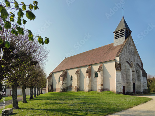 Fotografiet Laduz (Yonne), l’église date du XIIIème