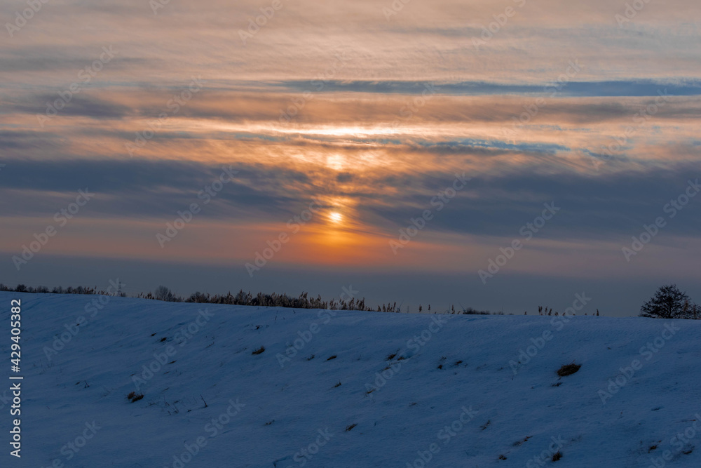 Naklejka premium sunset in the snow