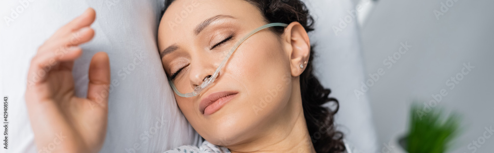 overhead view of ill african american woman with nasal cannula sleeping in hospital bed, banner - obrazy, fototapety, plakaty 