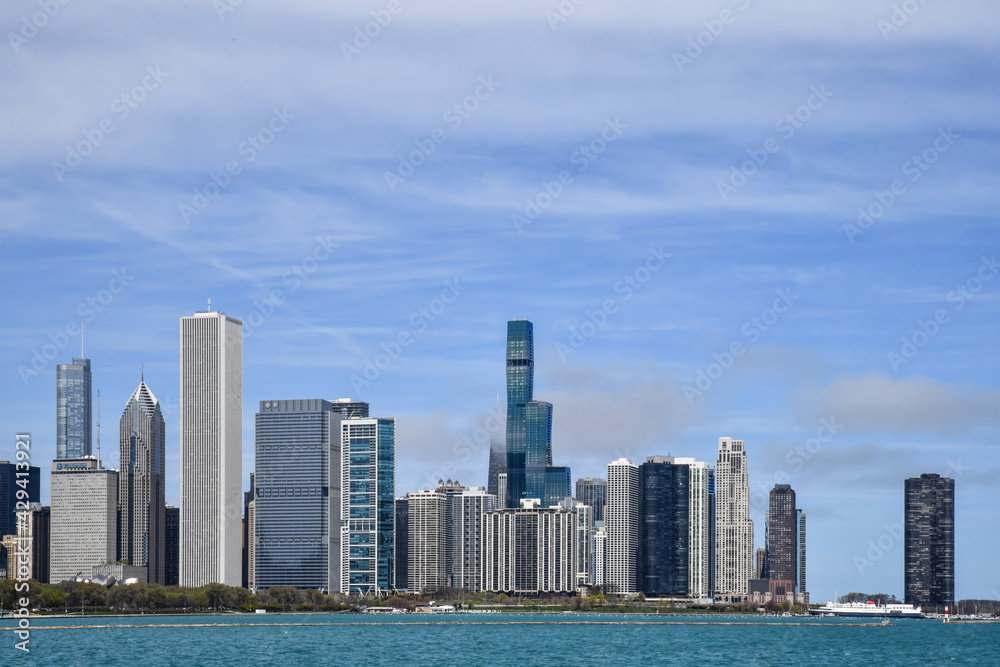 Fototapeta premium Chicago city skyline along the waterfront