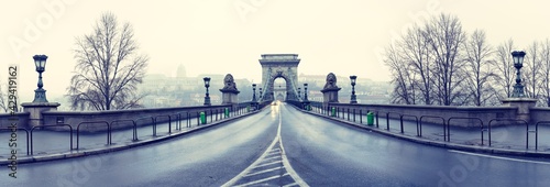 Фотография Chain bridge panorama on cloudy winter day. Budapest. Hungary