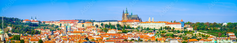 Obraz premium Aerial panorama of Prague with St. Vitus cathedral on top, Czech Republic
