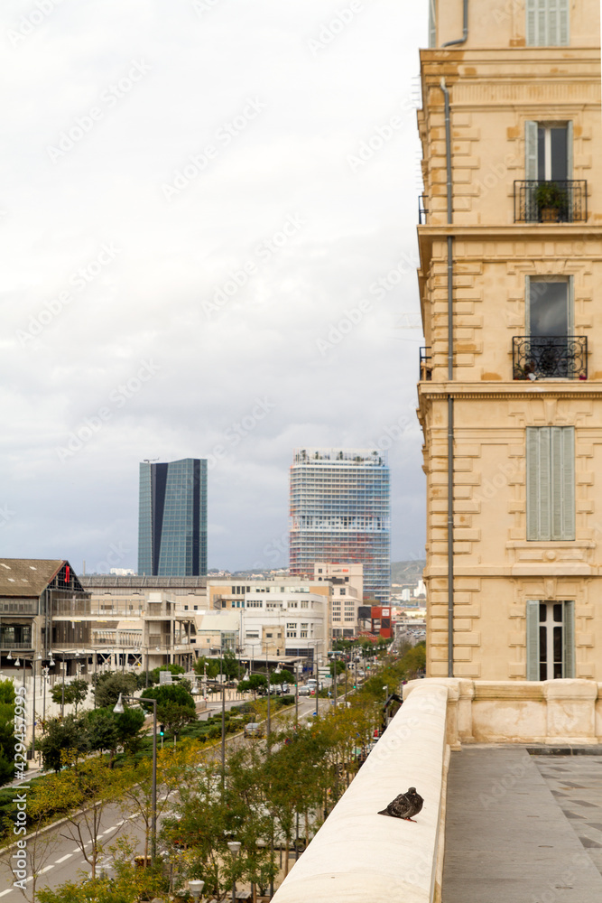 Puerto y Edificios en la ciudad de Marsella o Marseille en el pais de Francia o France Puerto y Edificios en la ciudad de Marsella o Marseille en el pais de Francia o France