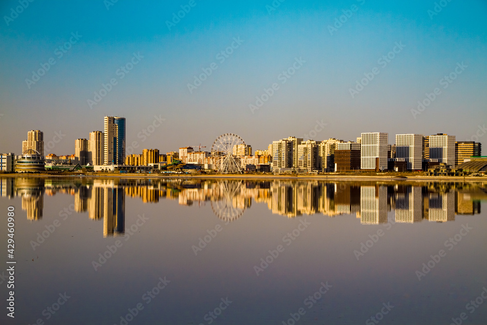 Fototapeta premium panoramic view of the city with reflection in the water