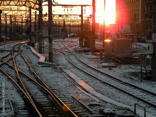雪の朝の線路