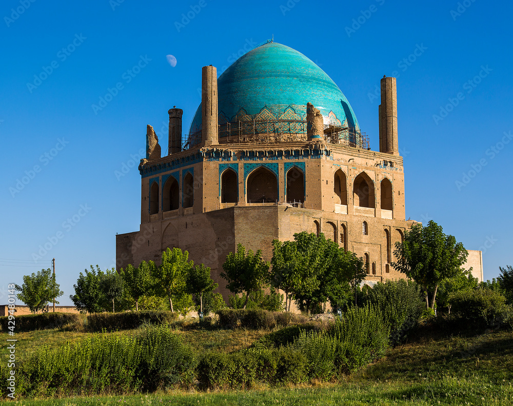 The Dome of Soltaniyeh is the biggest brick dome in the world and the Mausoleum of Ilkhan Oljaytu. Located in Zanjan, Iran.