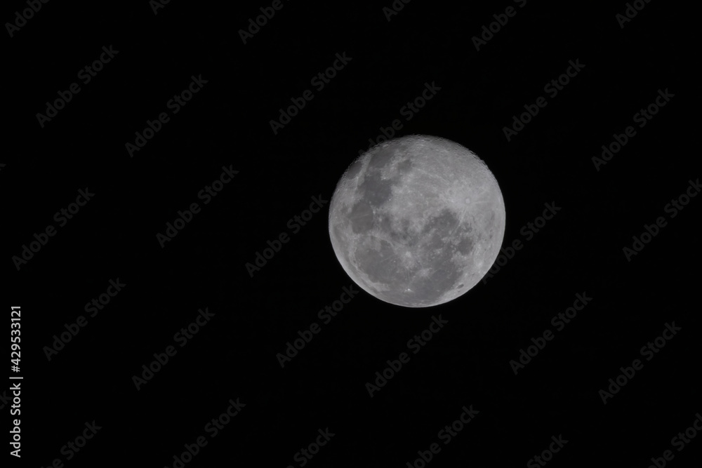 Obraz premium view of a full moon at night