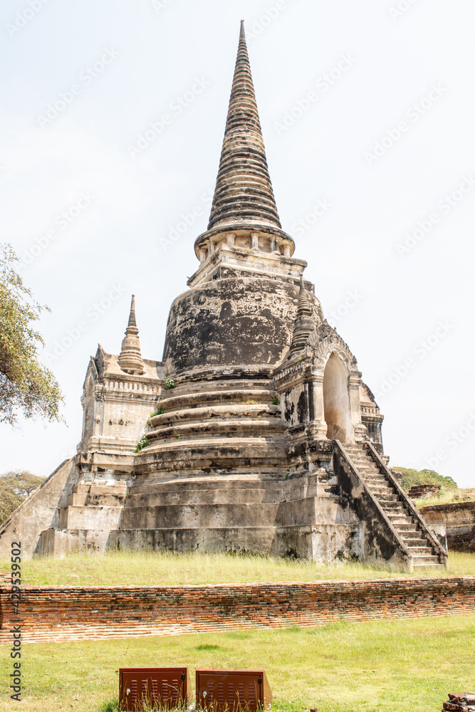 Fototapeta premium Old pagodas within Wat Phra Si Sanphet was the holiest temple in Ayutthaya that is ancient capital of Thailand
