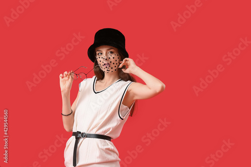 Fashionable young woman wea...