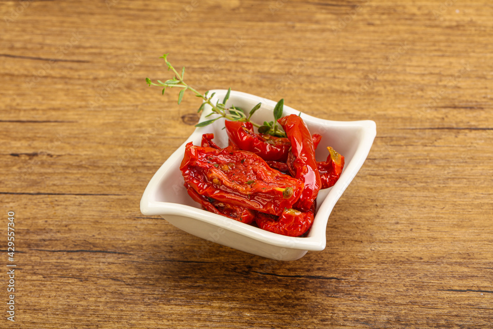 Sun-dried tomato in olive oil Sun-dried tomato in olive oil
