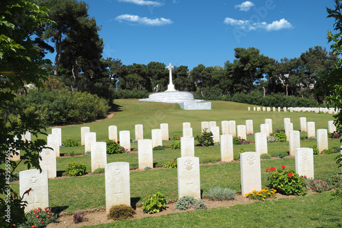 Tableau sur toile Μilitary park cemetery in Alimos district in remembrance of British troops that