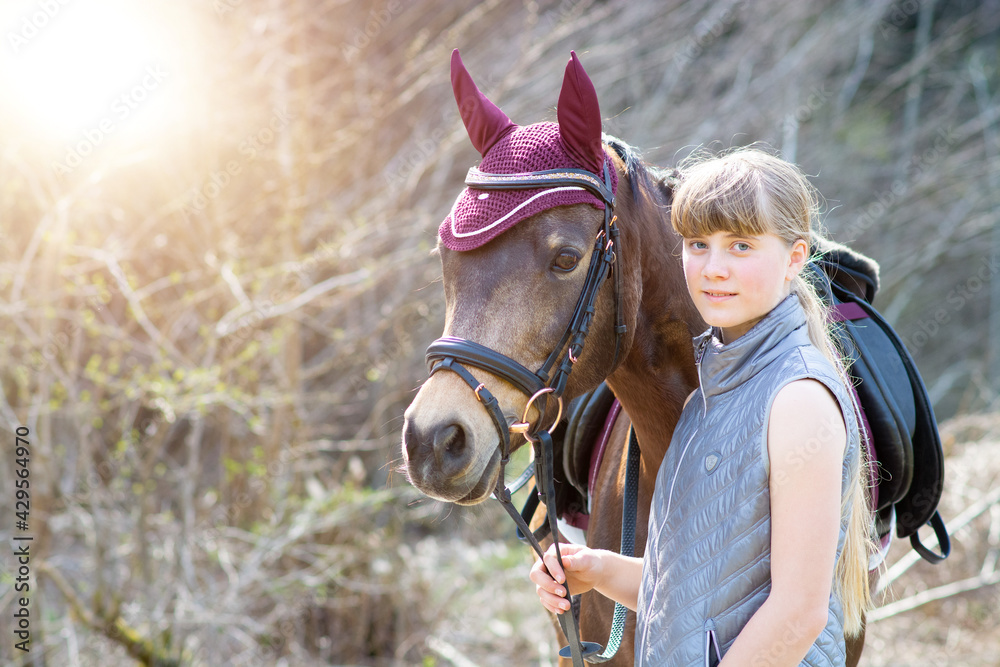 Fototapeta premium Reiterin mit Pferd
