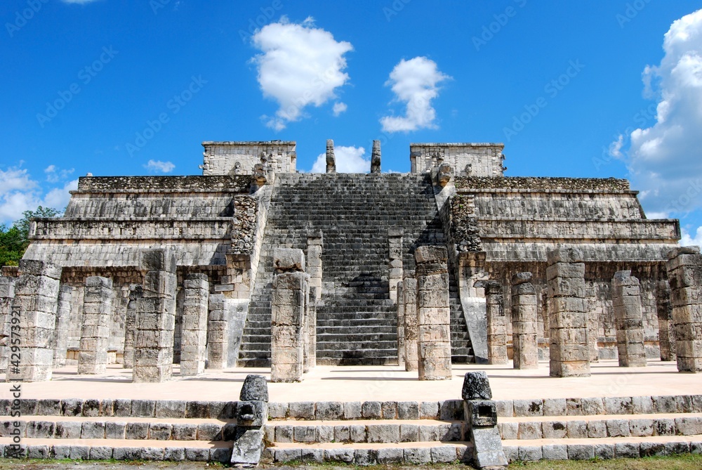 Mayan temple. Chichén Itzá. Mexico Mayan temple. Chichén Itzá. Mexico