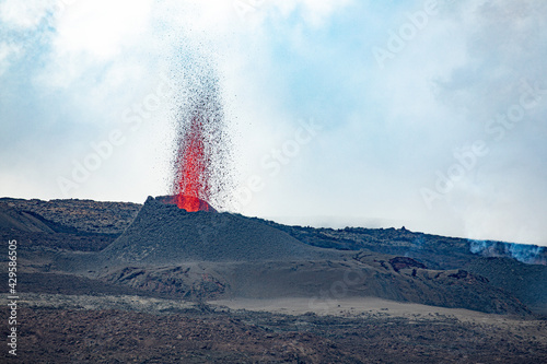 Eruption volcanique du Piton de la Fournaise à la Réunion photo