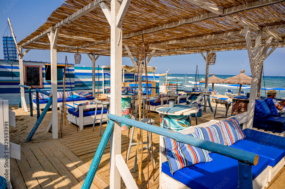 Fototapeta premium Bar de Plage, paillote en bords de mer méditerranée 