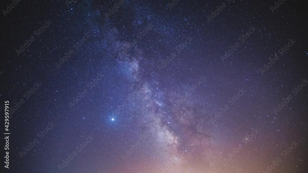 Bonito video de las estrellas con la vía láctea 