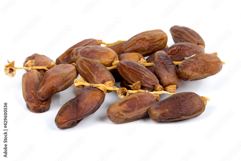 dates branchées isolé sur un fond blanc dates branchées isolé sur un fond blanc