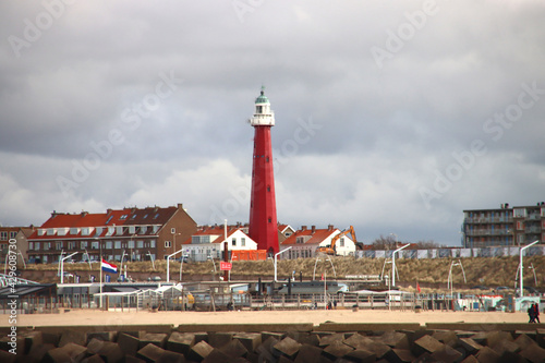 Fotografia Skyline of Scheveningen with red lighthouse along the coast