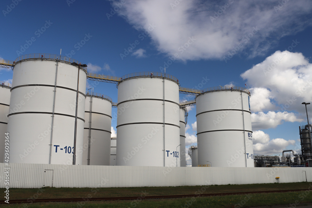 Oil tanks for storage at the HES terminal in the Botlek Harbor in the port of Rotterdam Oil tanks for storage at the HES terminal in the Botlek Harbor in the port of Rotterdam