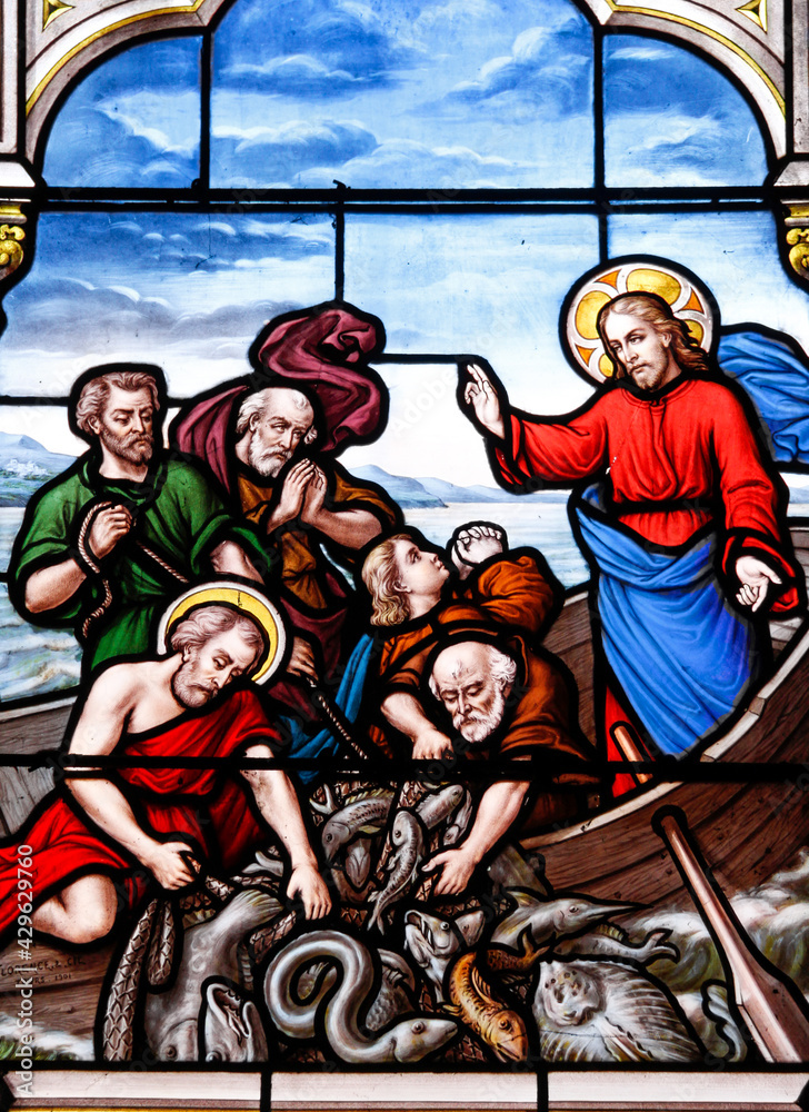 Pêche miraculeuse, miracle de Jésus Christ, vitrail de l'église Saint Seine de Corbigny, Bourgogne	