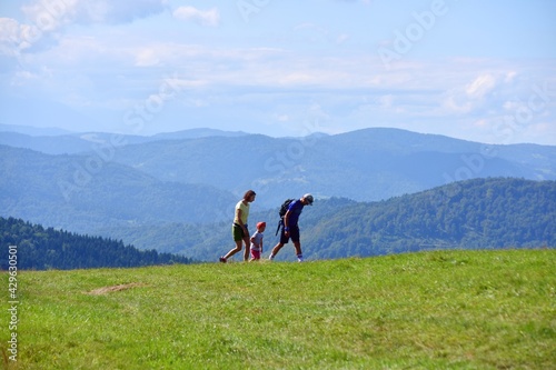 Fototapeta Naklejka Na Ścianę i Meble -  Muszyna Beskid Sądecki widok z okolicy Bacówki pod Wierchomlą