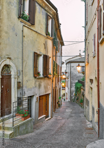 Fototapeta Naklejka Na Ścianę i Meble -  Evening small street Tuscany, Italy