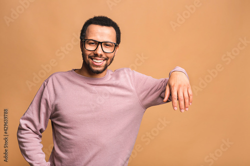 Schilderij op canvas African american black man leaning on something imaginary - isolated over beige background