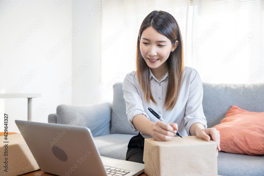 Asian women selling online, Entrepreneurs Small Business, SME, Online ordering and delivery.