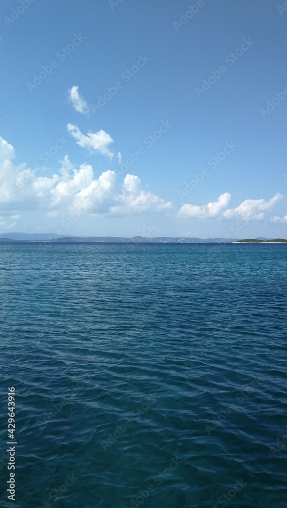 Obraz premium Meer, Wellen, Wasser, Himmel, Wolken, Urlaub, Kroatien, Sommer, schwimmen, baden, genießen, Strand 
