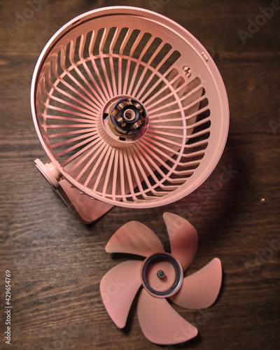 fixing the pink fan. disassembled