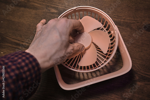 fixing the pink fan. disassembled