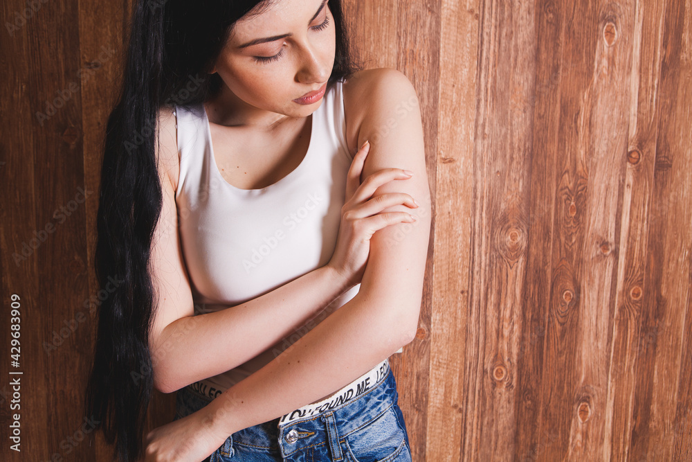 Joint injuries,. Spasm on the girl's arm. Joint injuries,. Spasm on the girl's arm.