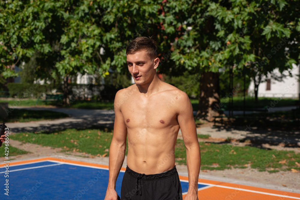 Obraz premium Basketball player jump shooting and playing basketball.