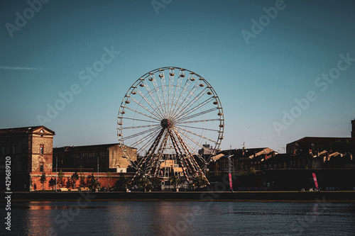 The Toulouse Ferris wheel submerging the Garonne