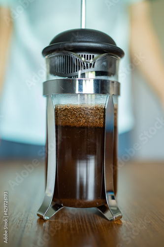 Making coffee from French Press