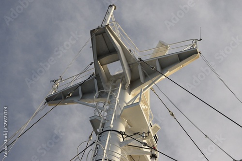 Bild auf Leinwand main mast of a ship
