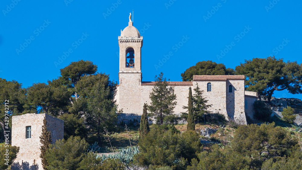 Fototapeta premium chapelle Notre Dame du Château à Allauch