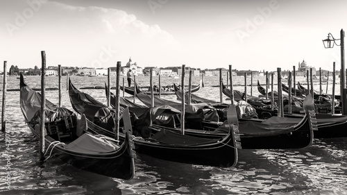 gondoles noir et blanc © catalyseur7